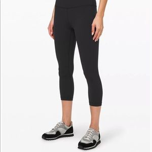 Lululemon 21” Align crop in black. Size 6.